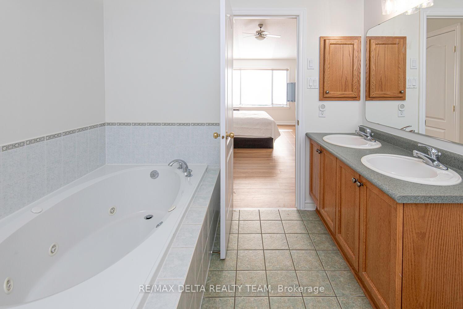Photo 18 of 8 Spinney Way, Ottawa, Barrhaven - Longfields — HOMEH
