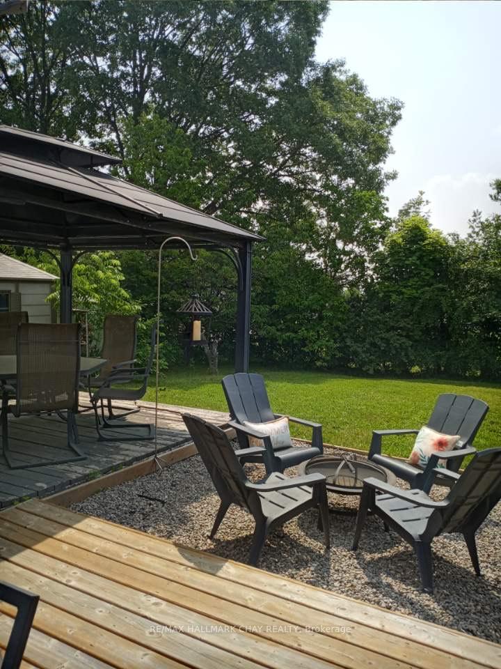 Photo 2 of 25 Shelley Lane, Barrie, Letitia Heights — HOMEH