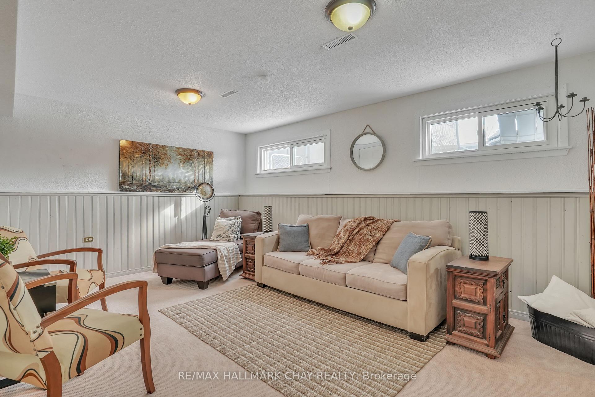 Photo 13 of 25 Shelley Lane, Barrie, Letitia Heights — HOMEH