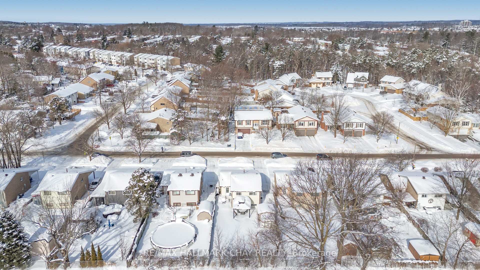 Photo 16 of 25 Shelley Lane, Barrie, Letitia Heights — HOMEH