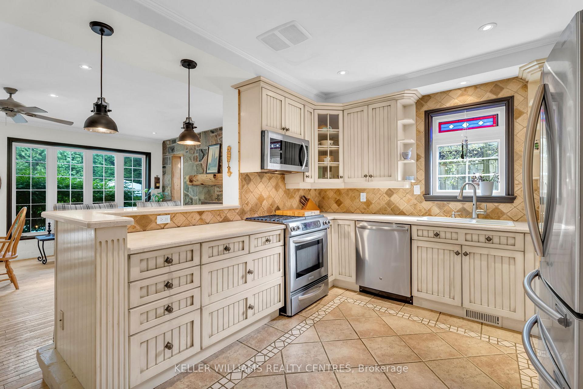 Photo 9 of 80 Connaught Avenue, Aurora, Aurora Village — HOMEH