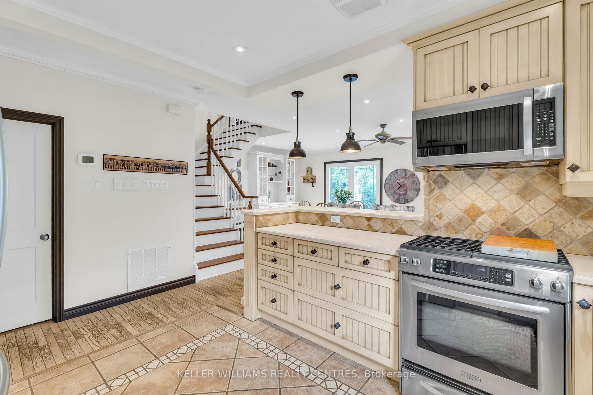 Photo 10 of 80 Connaught Avenue, Aurora, Aurora Village — HOMEH