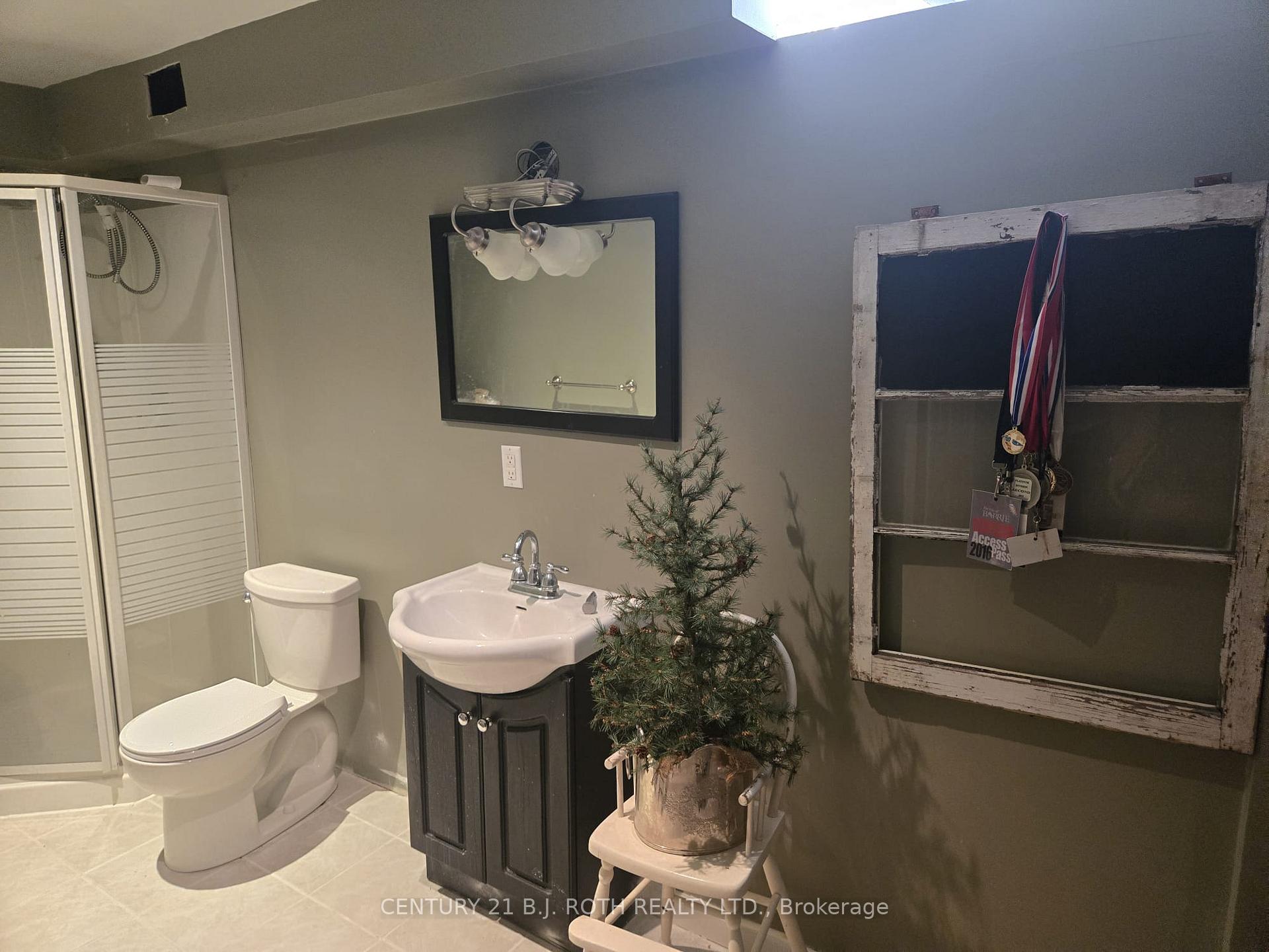 Photo 16 of 33 Wice Road, Barrie, Holly — HOMEH