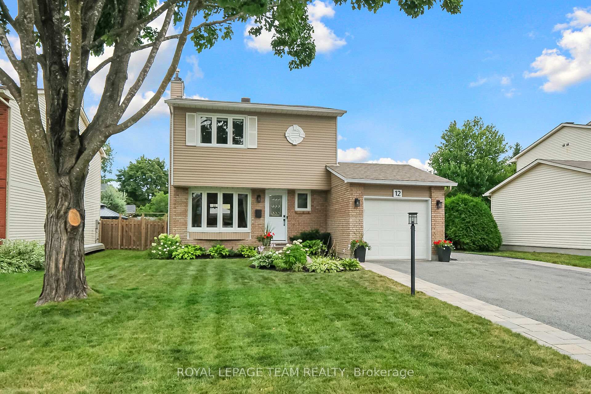 Photo 1 of 12 Bartley Cres, Ottawa, Barrhaven - On the Green — HOMEH