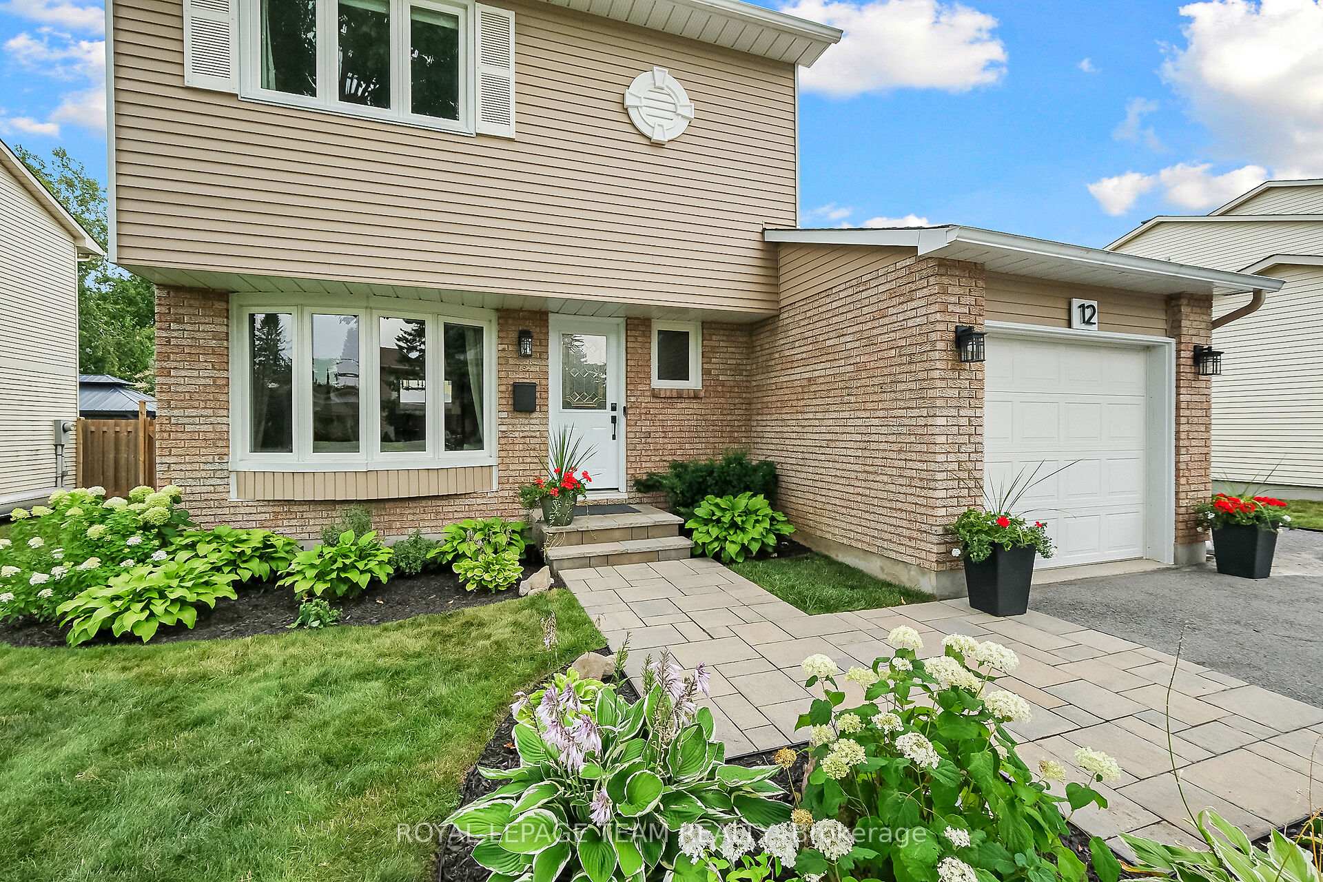 Photo 4 of 12 Bartley Cres, Ottawa, Barrhaven - On the Green — HOMEH