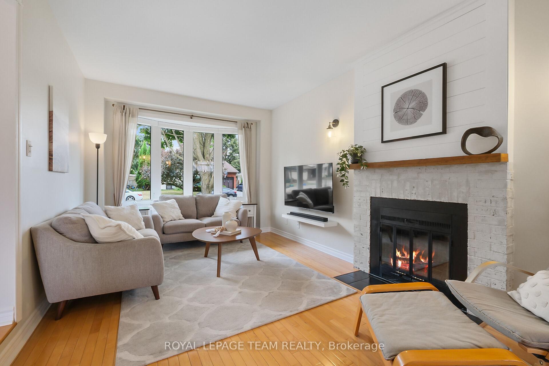 Photo 5 of 12 Bartley Cres, Ottawa, Barrhaven - On the Green — HOMEH