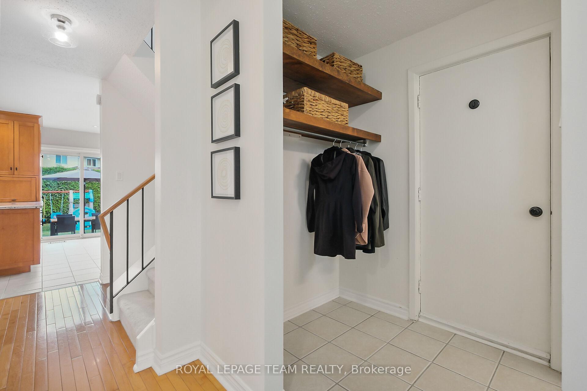 Photo 15 of 12 Bartley Cres, Ottawa, Barrhaven - On the Green — HOMEH
