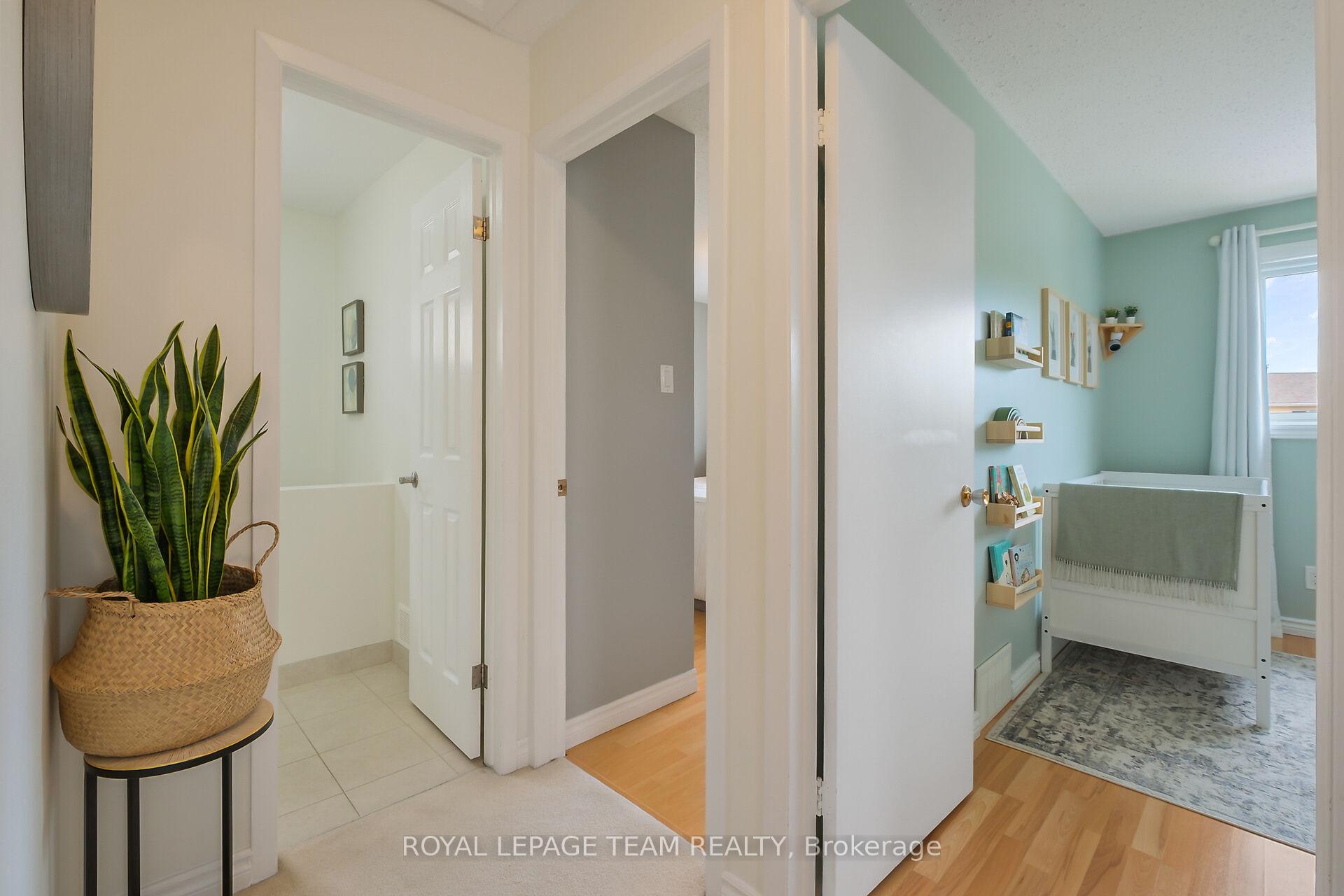 Photo 17 of 12 Bartley Cres, Ottawa, Barrhaven - On the Green — HOMEH