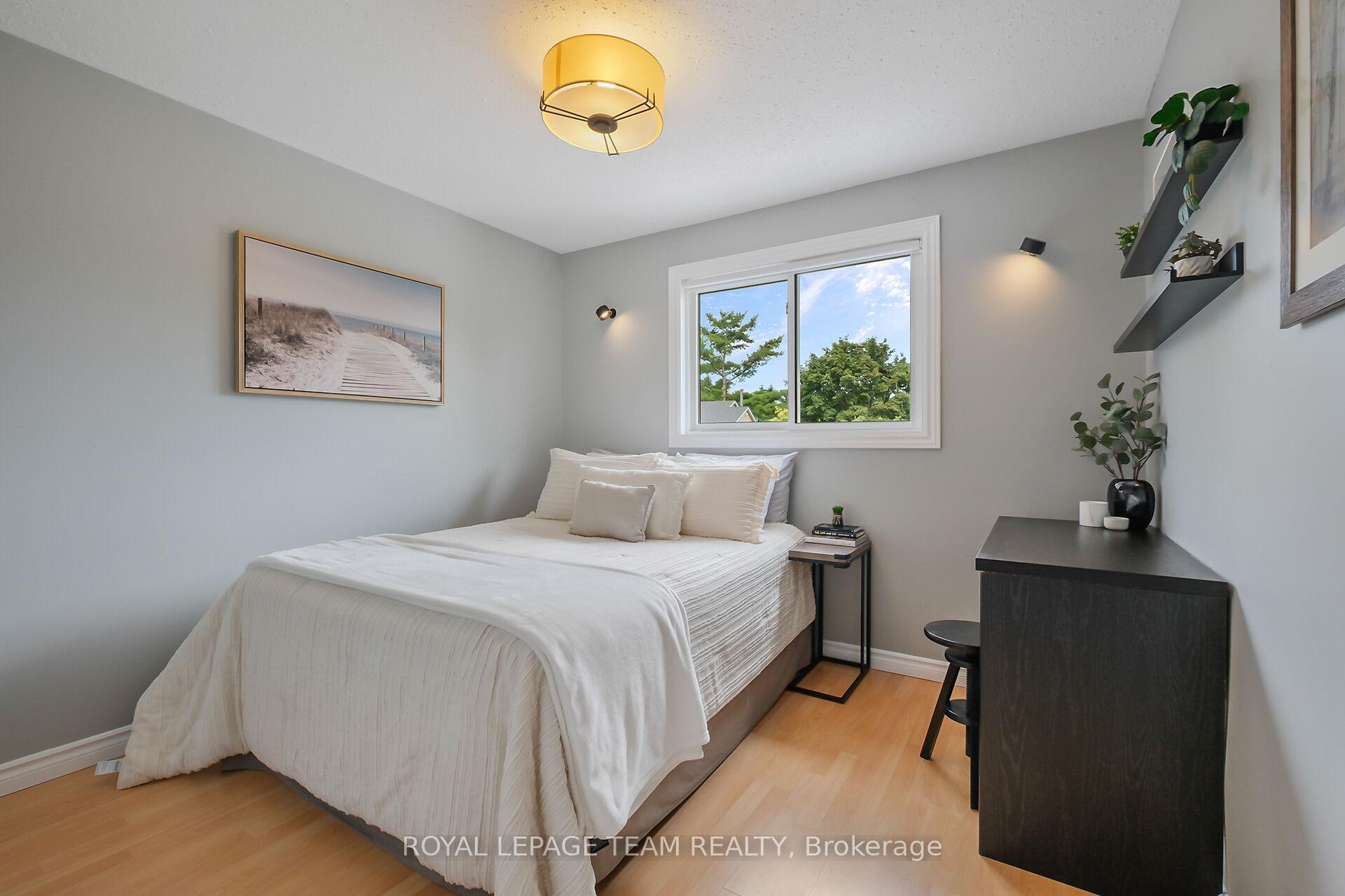Photo 19 of 12 Bartley Cres, Ottawa, Barrhaven - On the Green — HOMEH