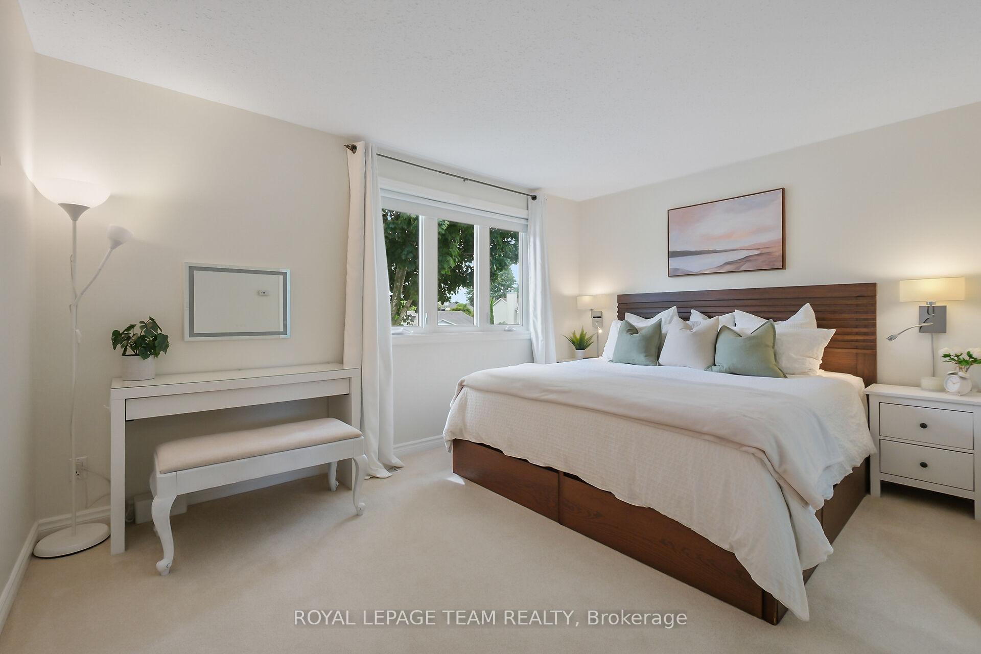 Photo 18 of 12 Bartley Cres, Ottawa, Barrhaven - On the Green — HOMEH