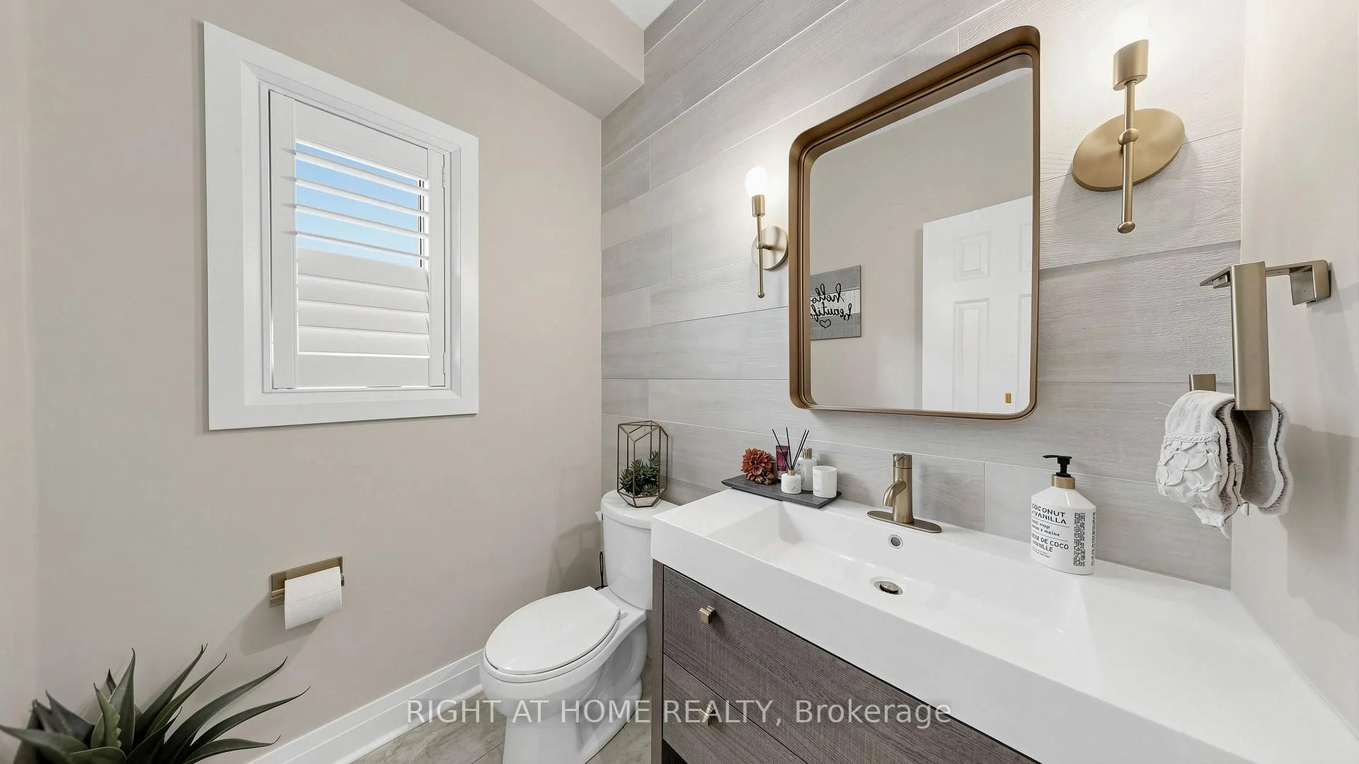 Photo 22 of 121 Sharplin Drive, Ajax, South East — HOMEH