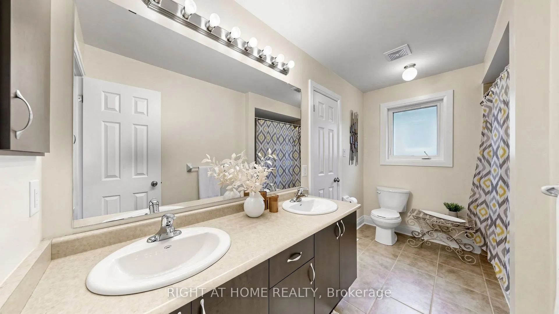 Photo 42 of 121 Sharplin Drive, Ajax, South East — HOMEH