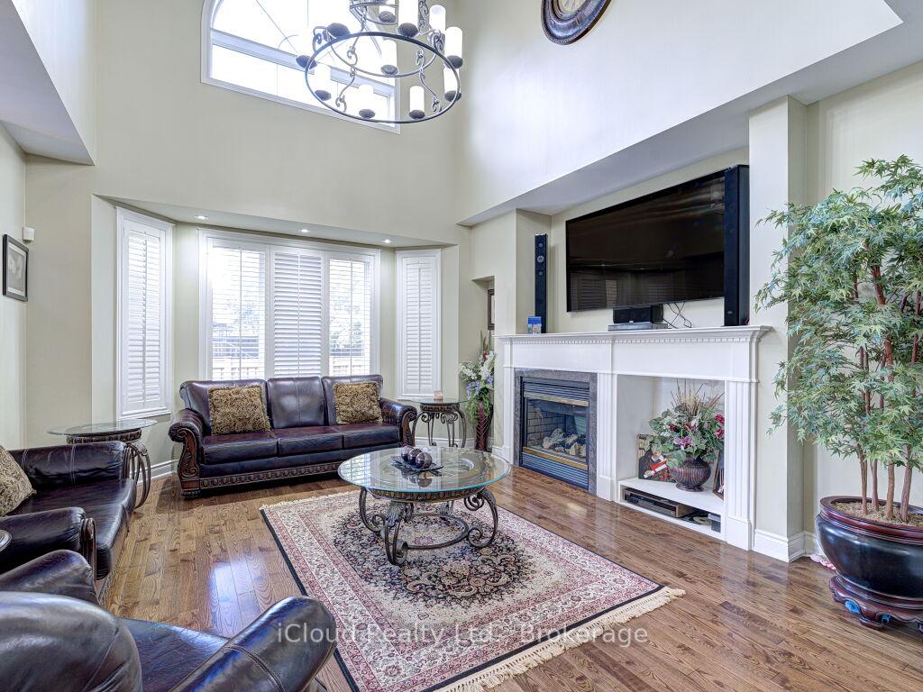 Photo 8 of 3 Vissini Way, Brampton, Bram East — HOMEH