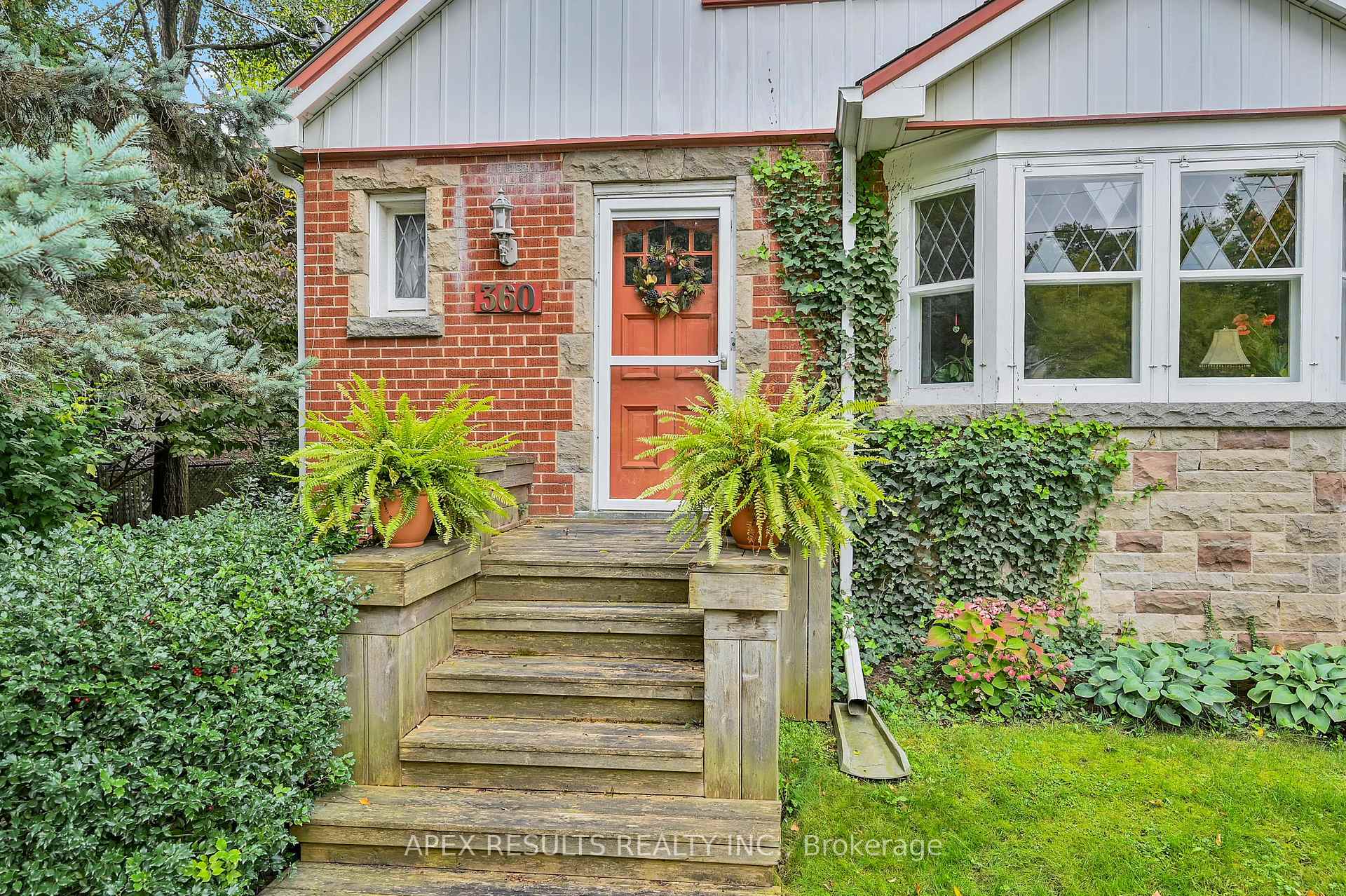 Photo 5 of 360 Guelph Line, Burlington, Brant — HOMEH
