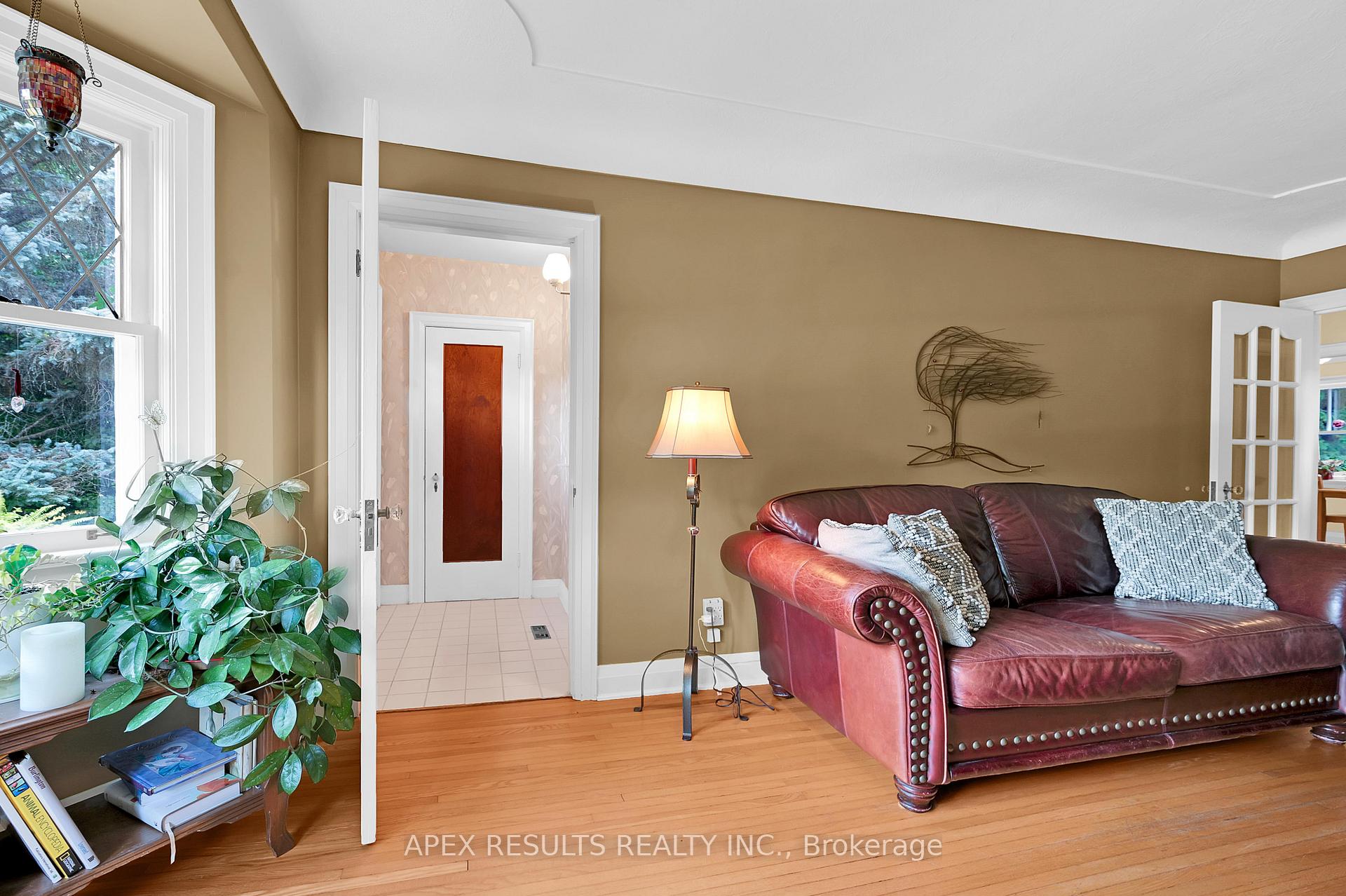 Photo 7 of 360 Guelph Line, Burlington, Brant — HOMEH