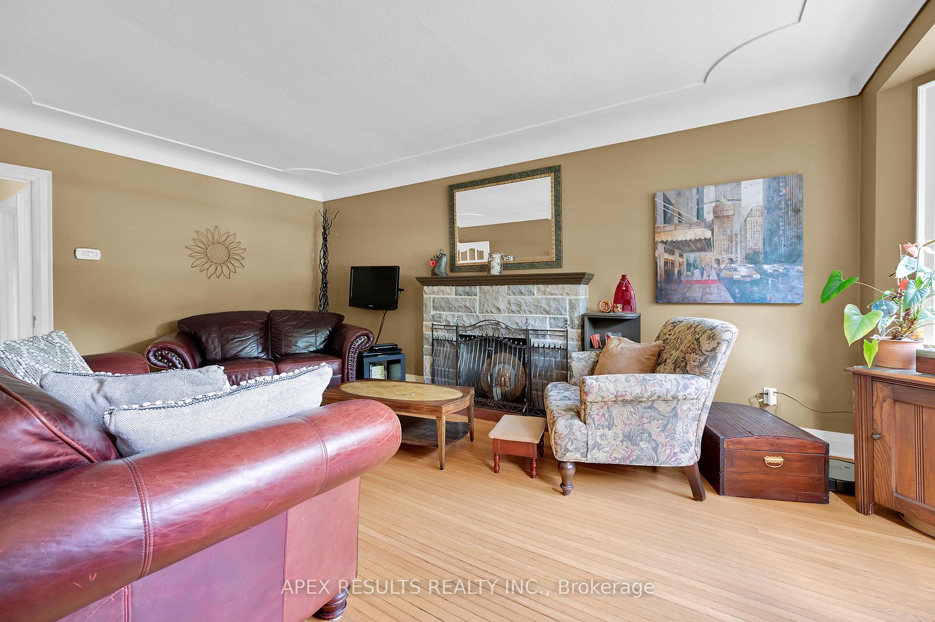 Photo 8 of 360 Guelph Line, Burlington, Brant — HOMEH