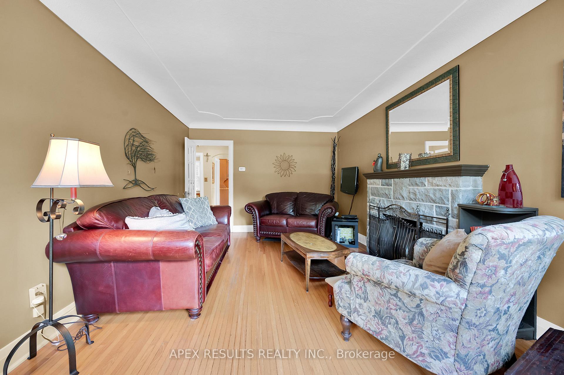 Photo 9 of 360 Guelph Line, Burlington, Brant — HOMEH