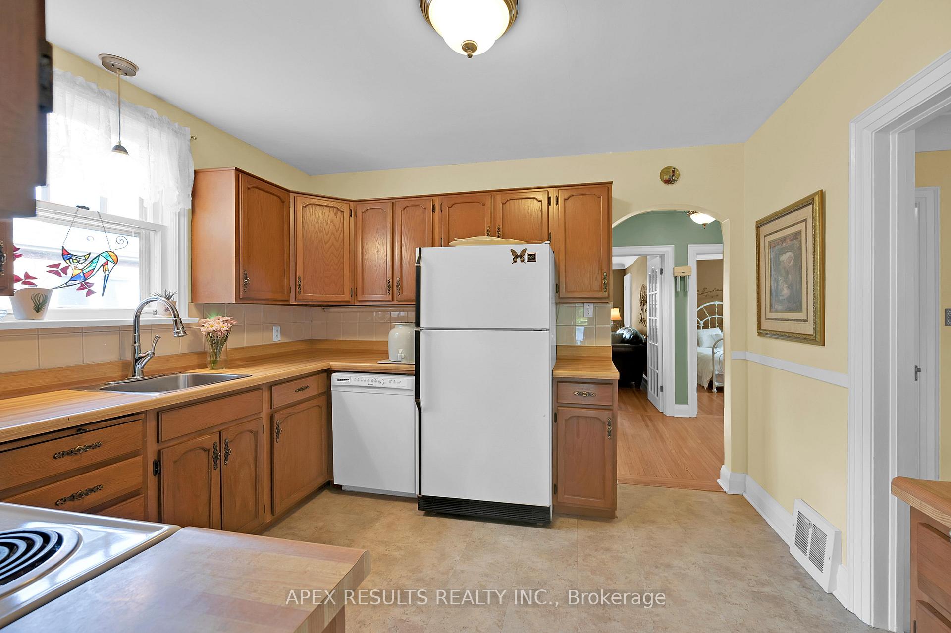 Photo 11 of 360 Guelph Line, Burlington, Brant — HOMEH