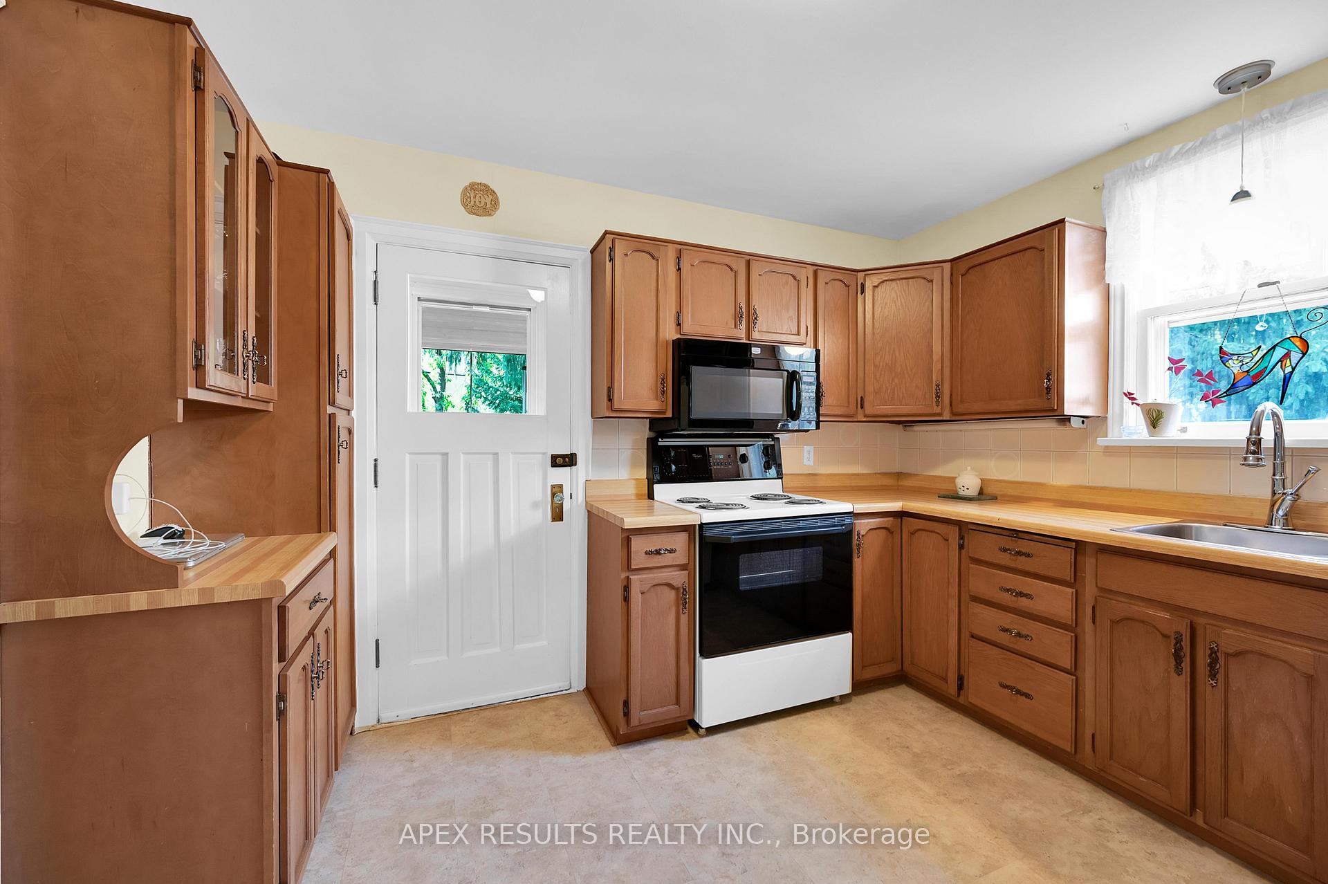 Photo 12 of 360 Guelph Line, Burlington, Brant — HOMEH