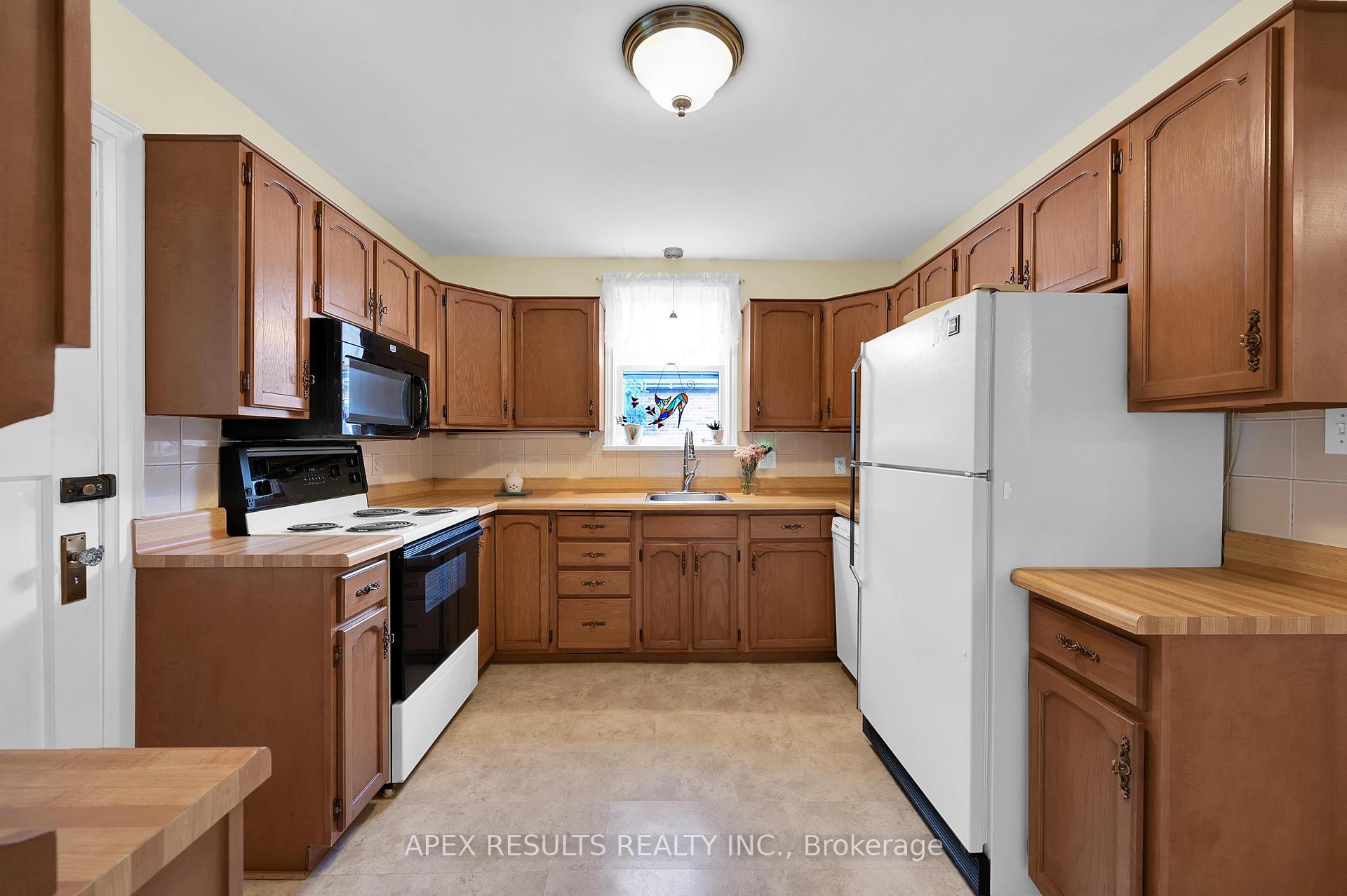 Photo 15 of 360 Guelph Line, Burlington, Brant — HOMEH