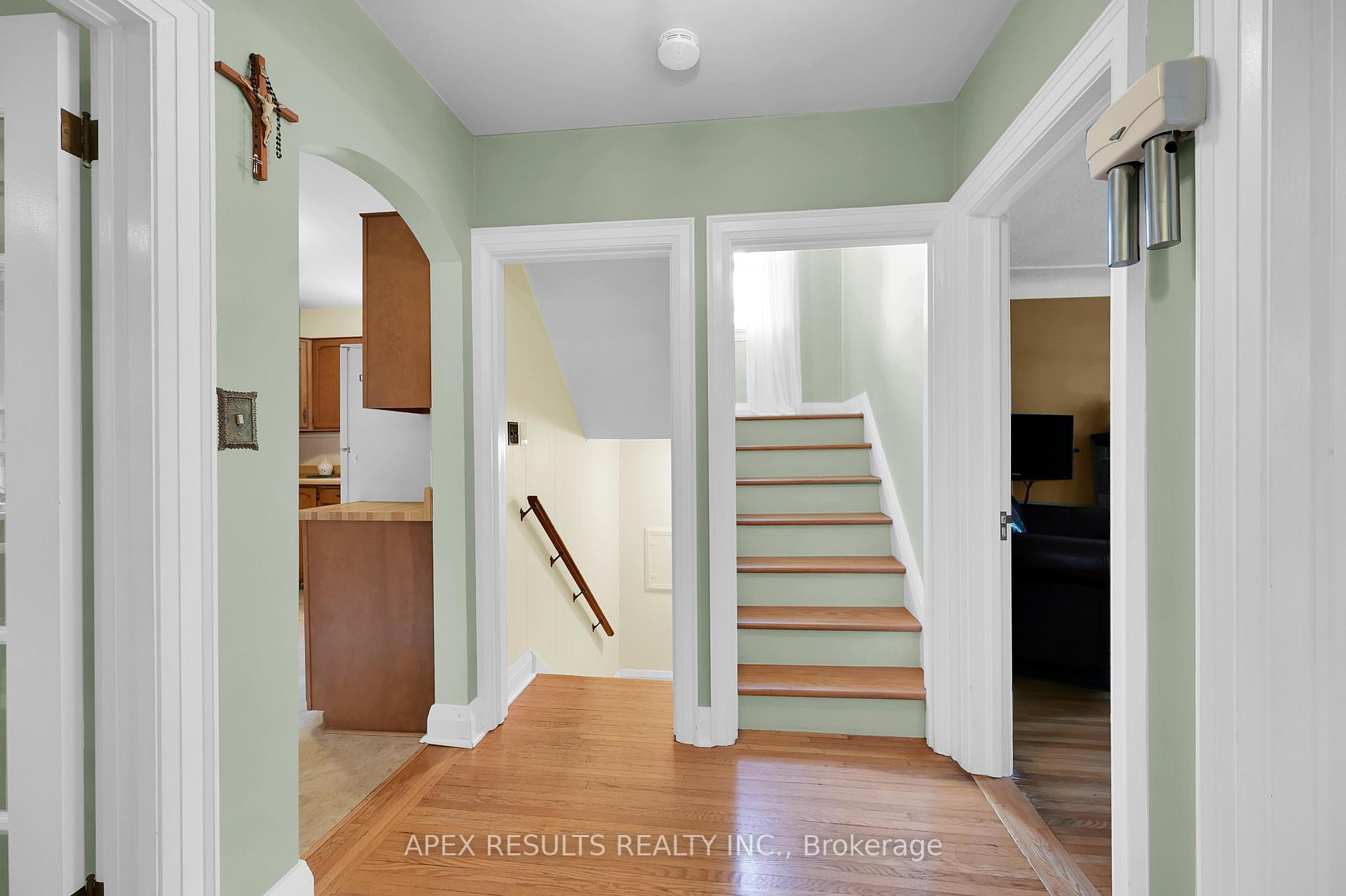 Photo 21 of 360 Guelph Line, Burlington, Brant — HOMEH