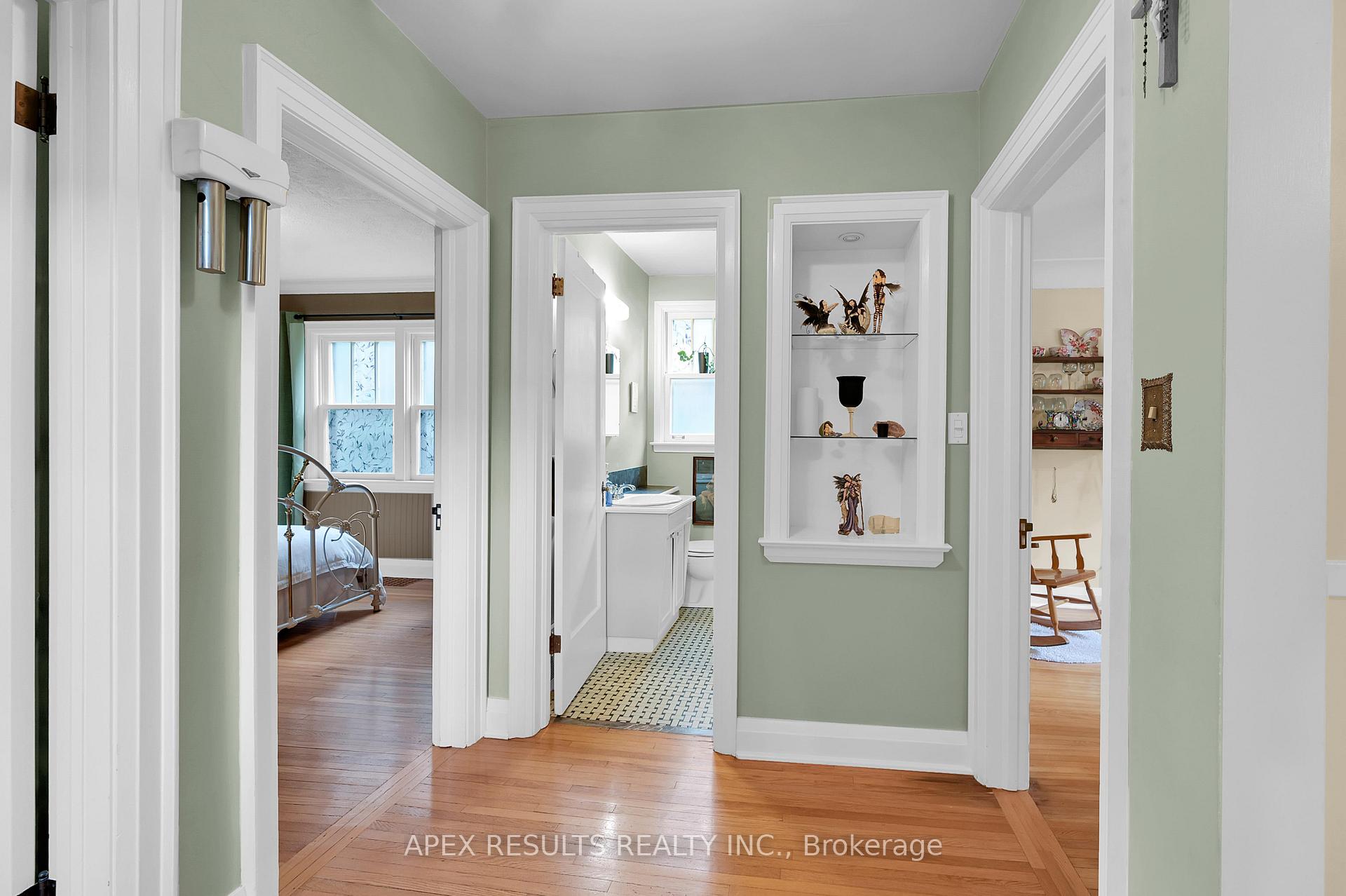 Photo 22 of 360 Guelph Line, Burlington, Brant — HOMEH