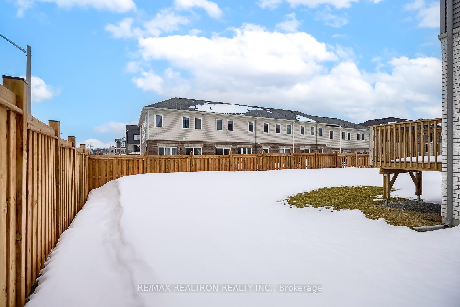 Photo 3 of 240 Prince William Way, Barrie, Rural Barrie Southeast — HOMEH