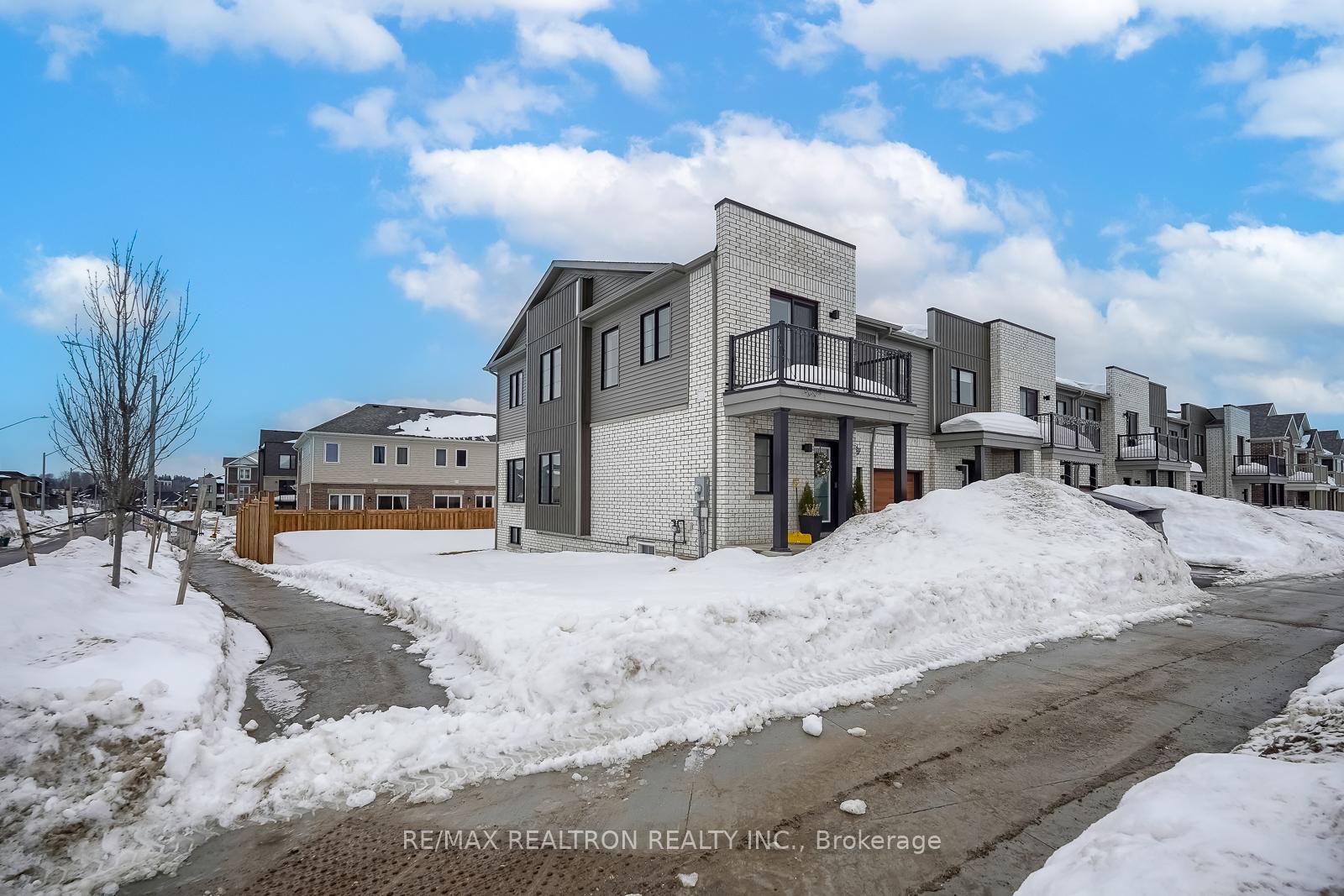 Photo 5 of 240 Prince William Way, Barrie, Rural Barrie Southeast — HOMEH