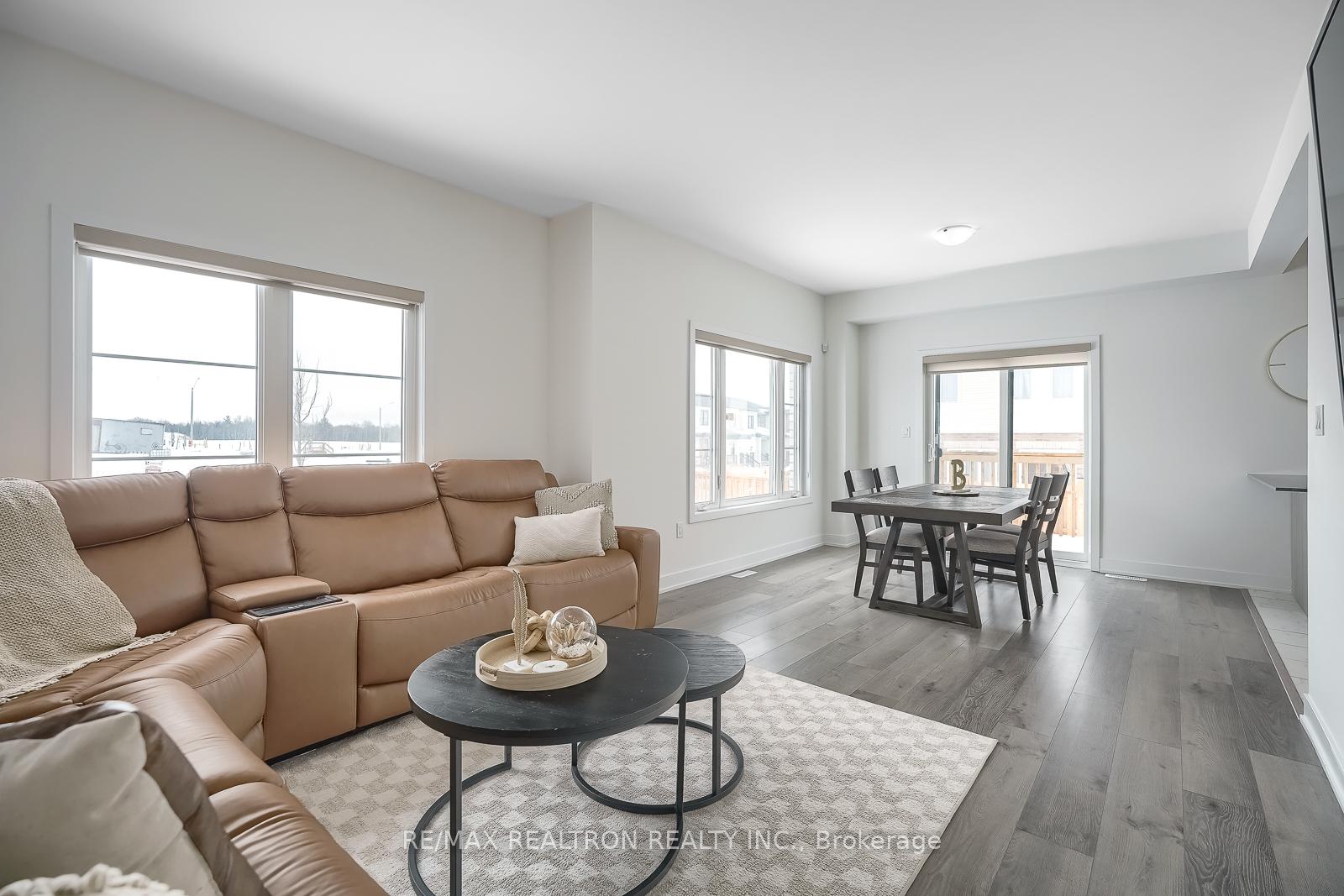 Photo 9 of 240 Prince William Way, Barrie, Rural Barrie Southeast — HOMEH