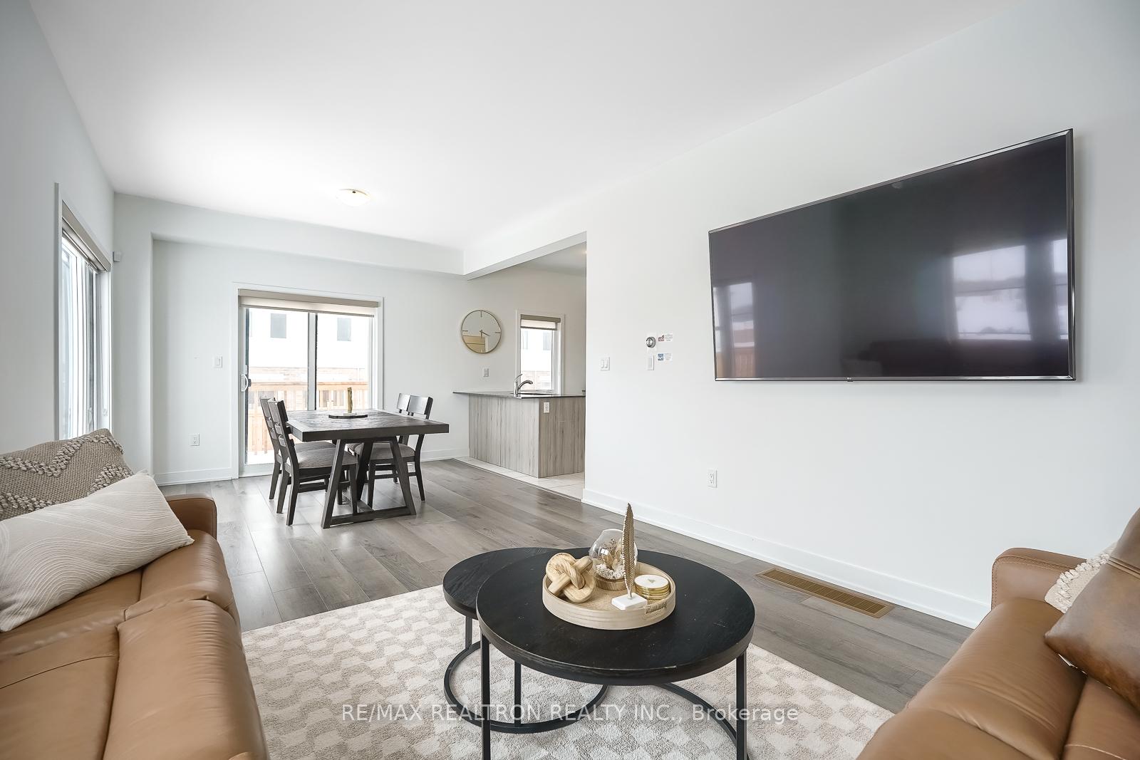 Photo 10 of 240 Prince William Way, Barrie, Rural Barrie Southeast — HOMEH
