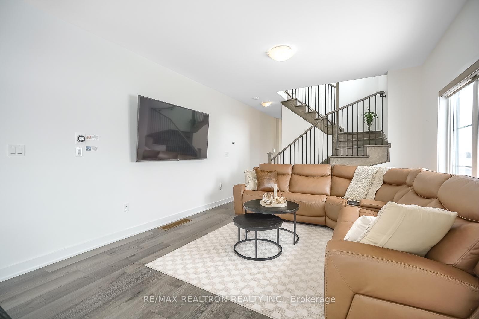 Photo 11 of 240 Prince William Way, Barrie, Rural Barrie Southeast — HOMEH