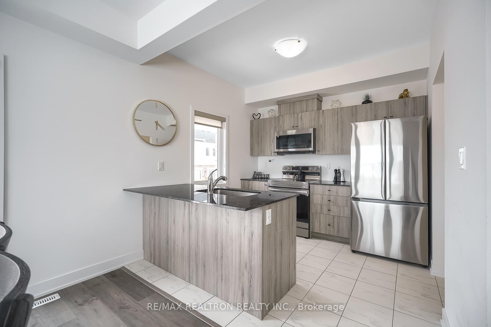 Photo 17 of 240 Prince William Way, Barrie, Rural Barrie Southeast — HOMEH
