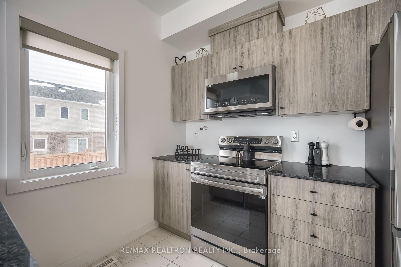 Photo 18 of 240 Prince William Way, Barrie, Rural Barrie Southeast — HOMEH