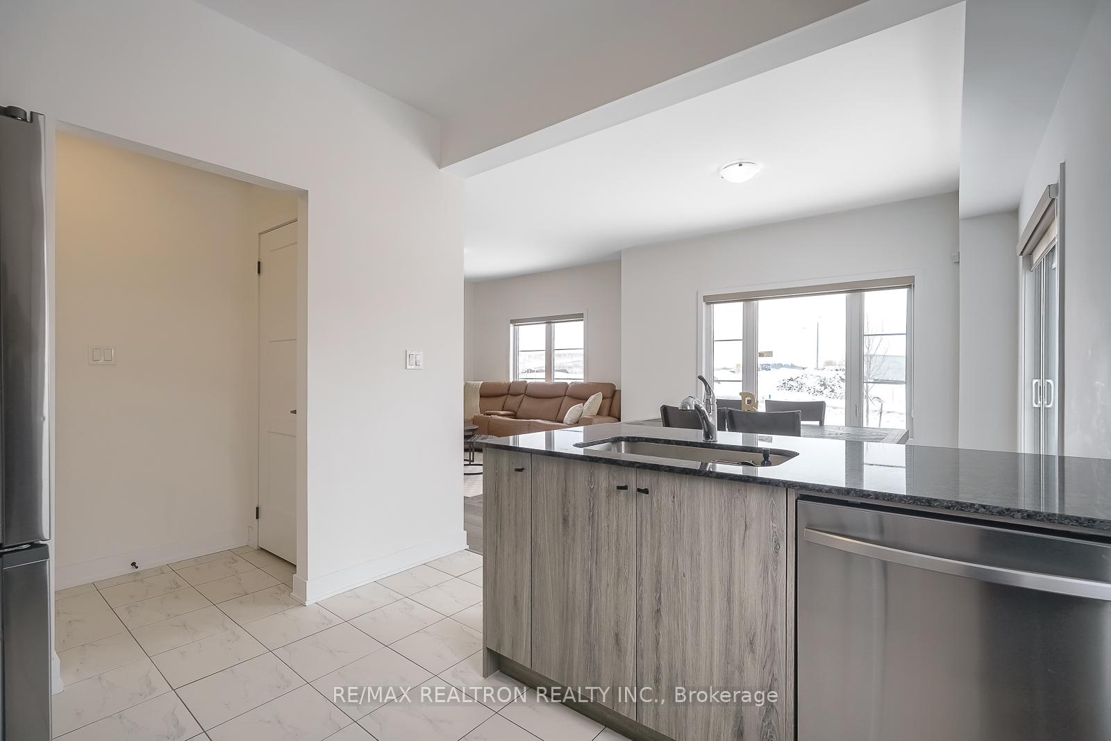 Photo 19 of 240 Prince William Way, Barrie, Rural Barrie Southeast — HOMEH