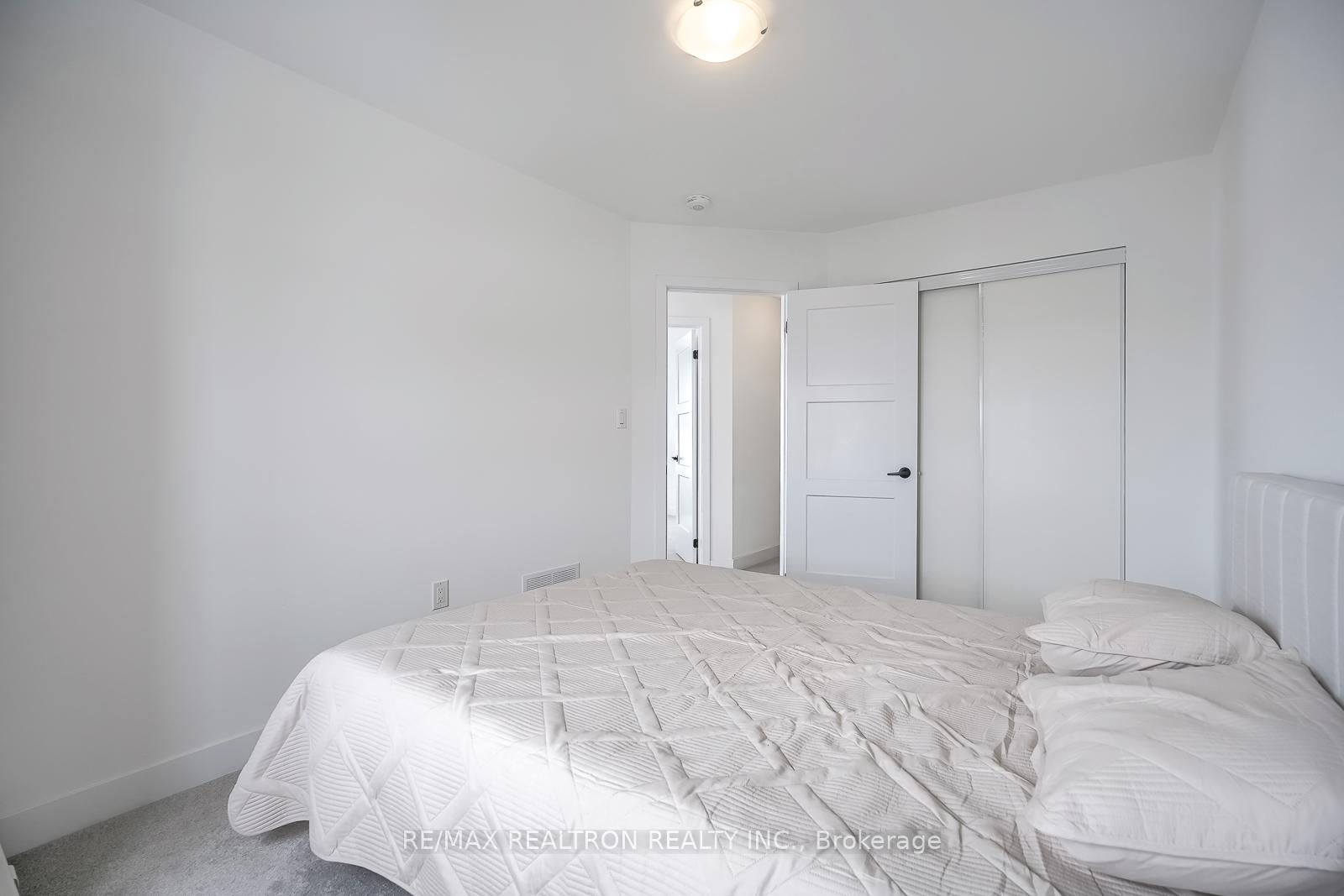 Photo 33 of 240 Prince William Way, Barrie, Rural Barrie Southeast — HOMEH