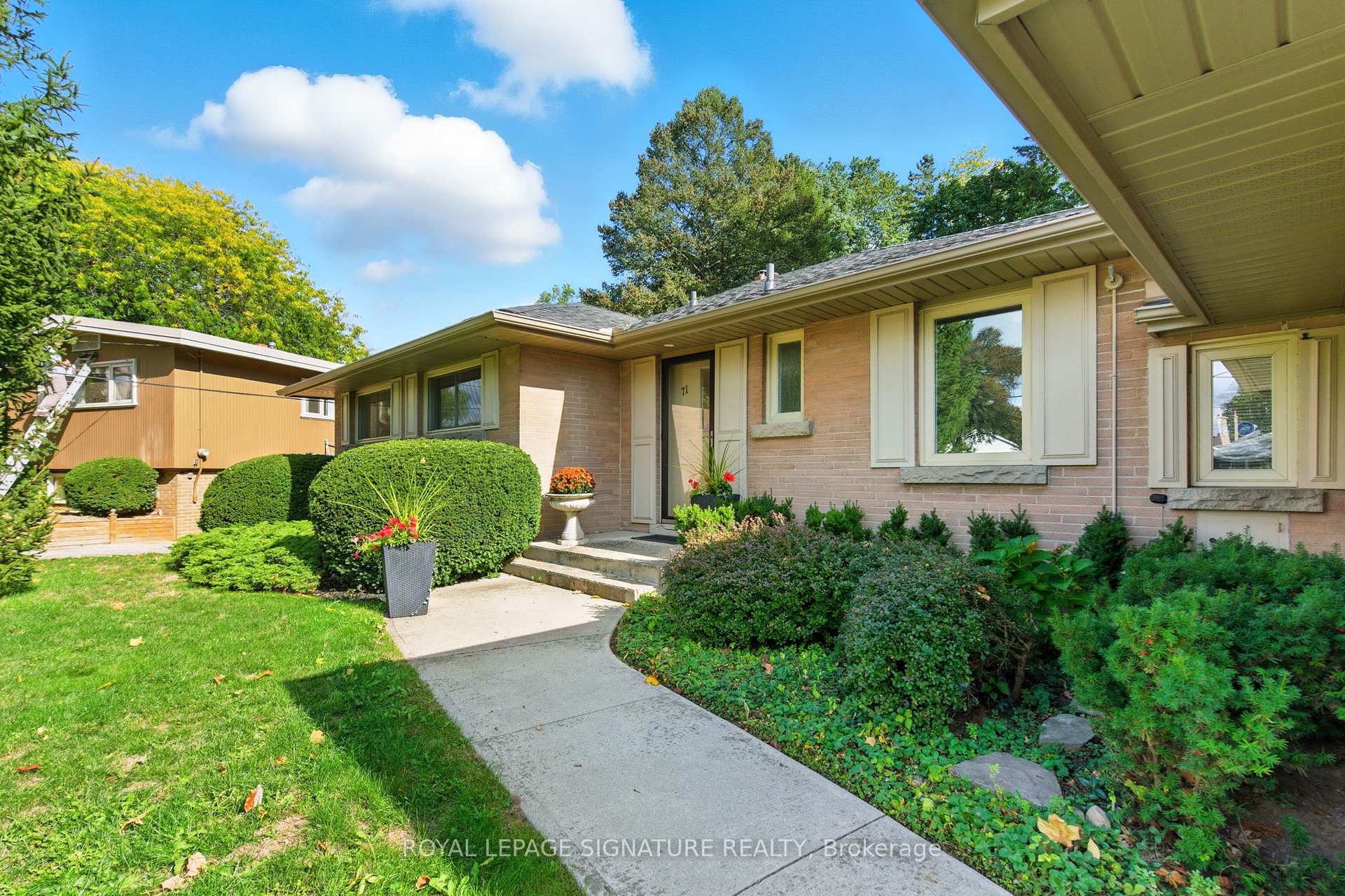 Photo 2 of 71 Grant Boulevard, Hamilton, Dundas — HOMEH