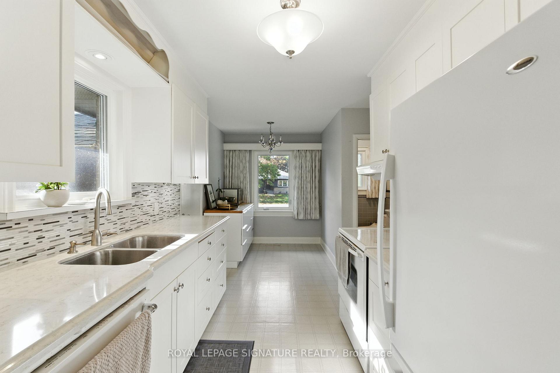 Photo 9 of 71 Grant Boulevard, Hamilton, Dundas — HOMEH