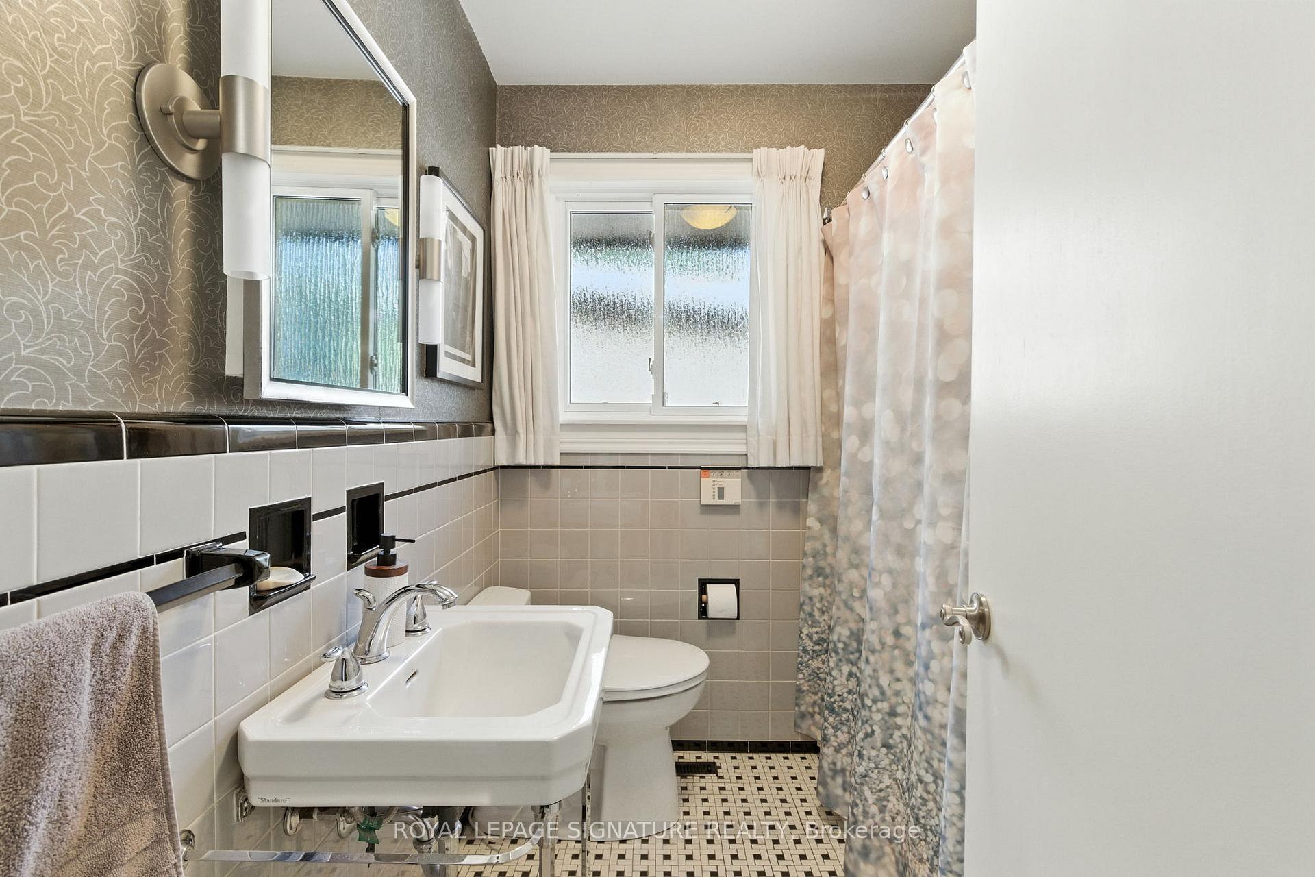 Photo 16 of 71 Grant Boulevard, Hamilton, Dundas — HOMEH