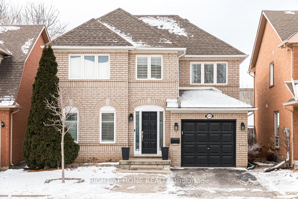 Photo 4 of 5140 Oakley Drive, Burlington, Orchard — HOMEH