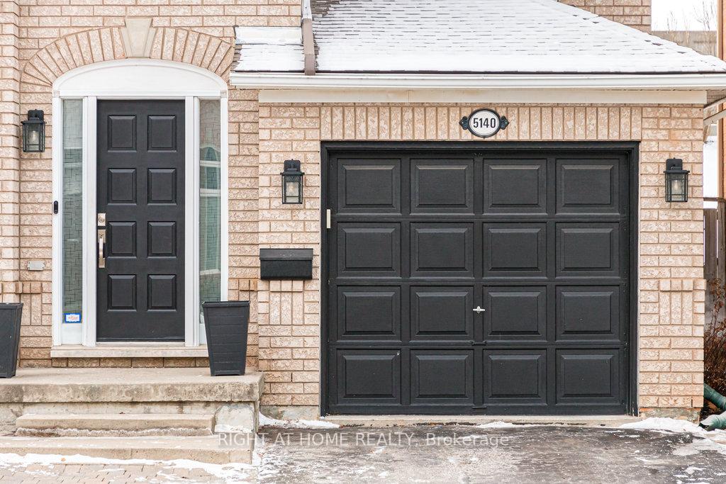 Photo 5 of 5140 Oakley Drive, Burlington, Orchard — HOMEH