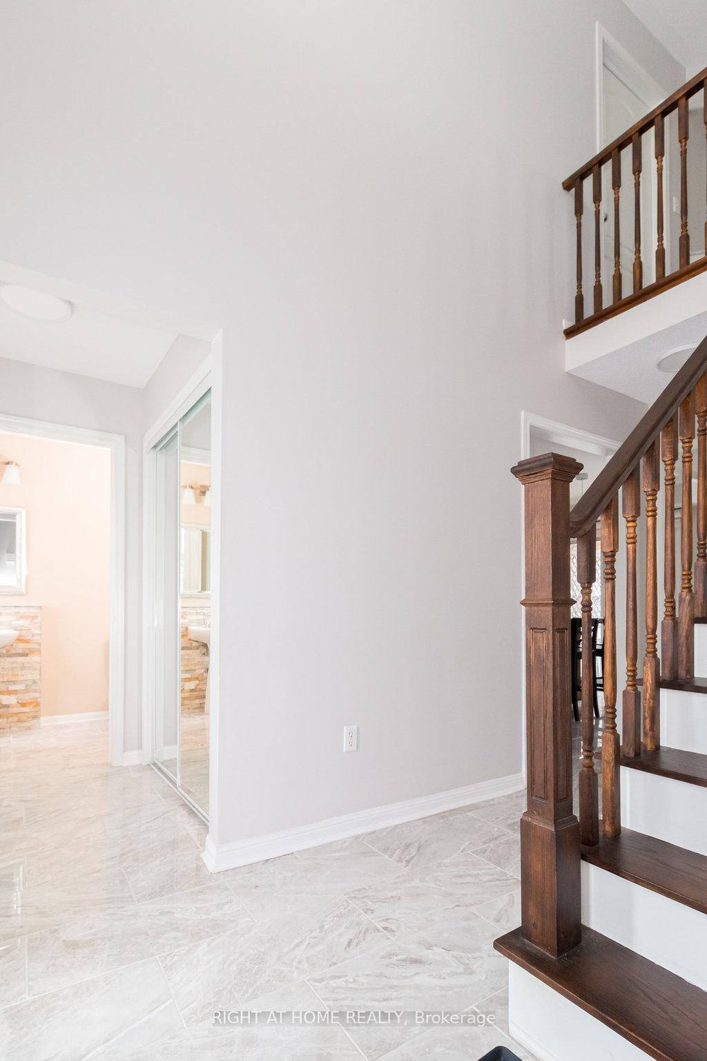 Photo 7 of 5140 Oakley Drive, Burlington, Orchard — HOMEH