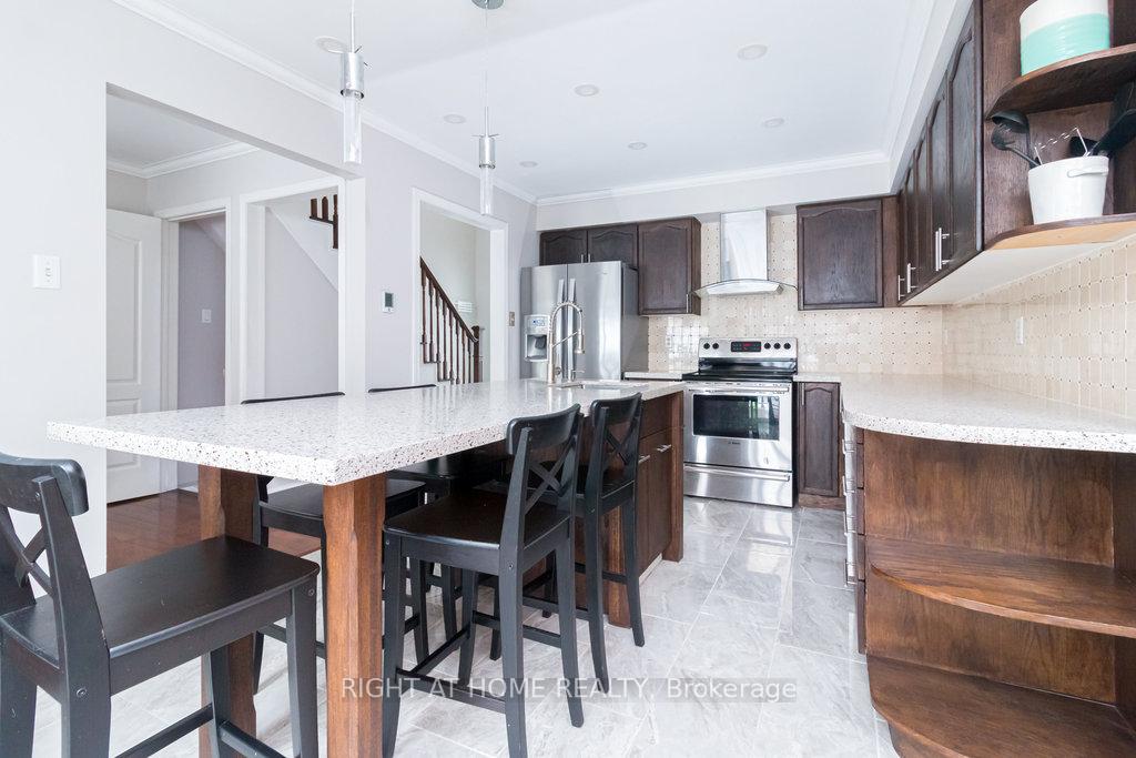 Photo 8 of 5140 Oakley Drive, Burlington, Orchard — HOMEH