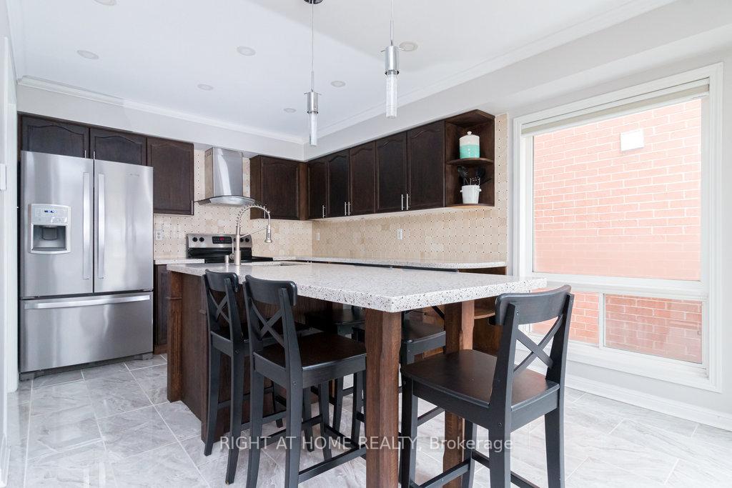 Photo 9 of 5140 Oakley Drive, Burlington, Orchard — HOMEH