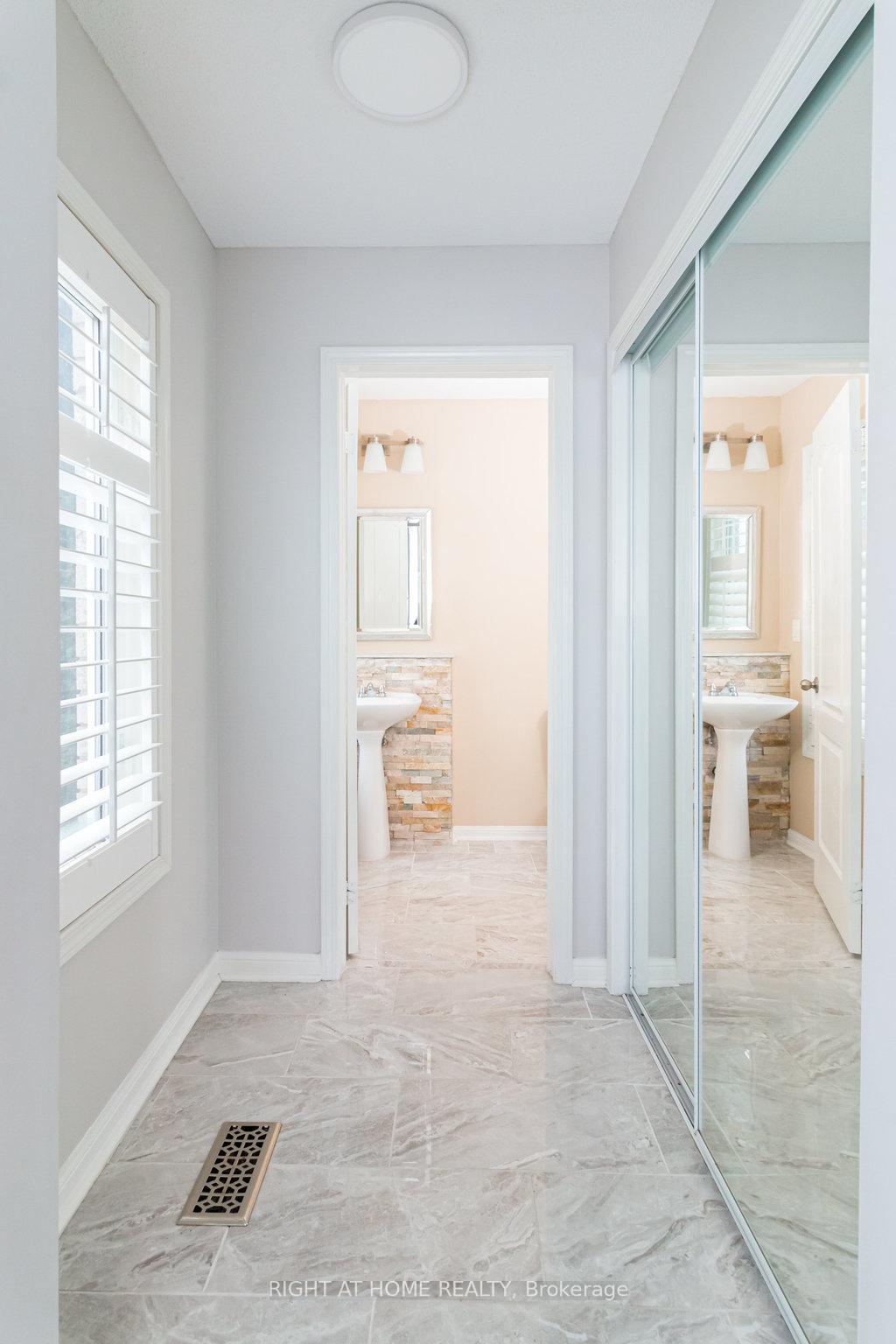 Photo 18 of 5140 Oakley Drive, Burlington, Orchard — HOMEH