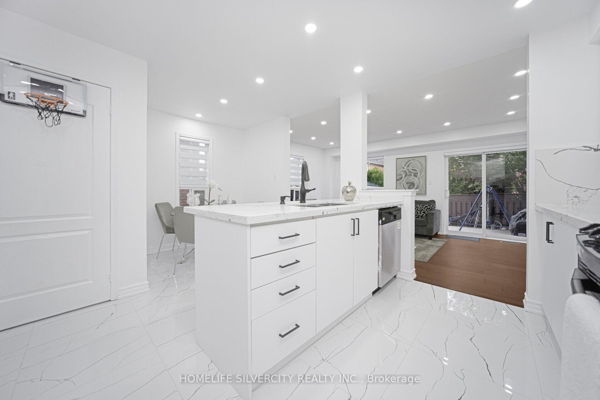 Photo 15 of 56 Cadillac Crescent S, Brampton, Fletcher's Meadow — HOMEH