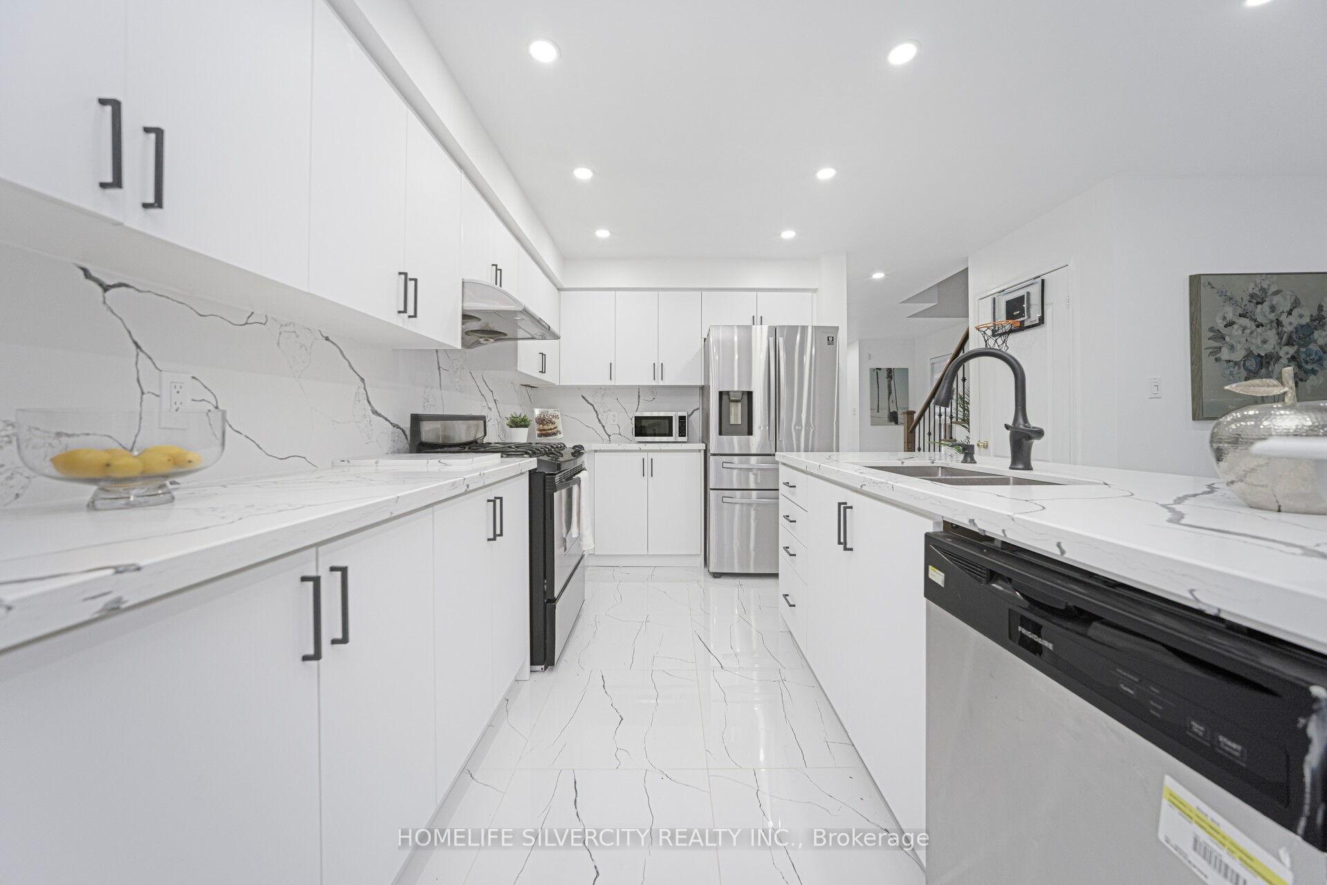 Photo 16 of 56 Cadillac Crescent S, Brampton, Fletcher's Meadow — HOMEH