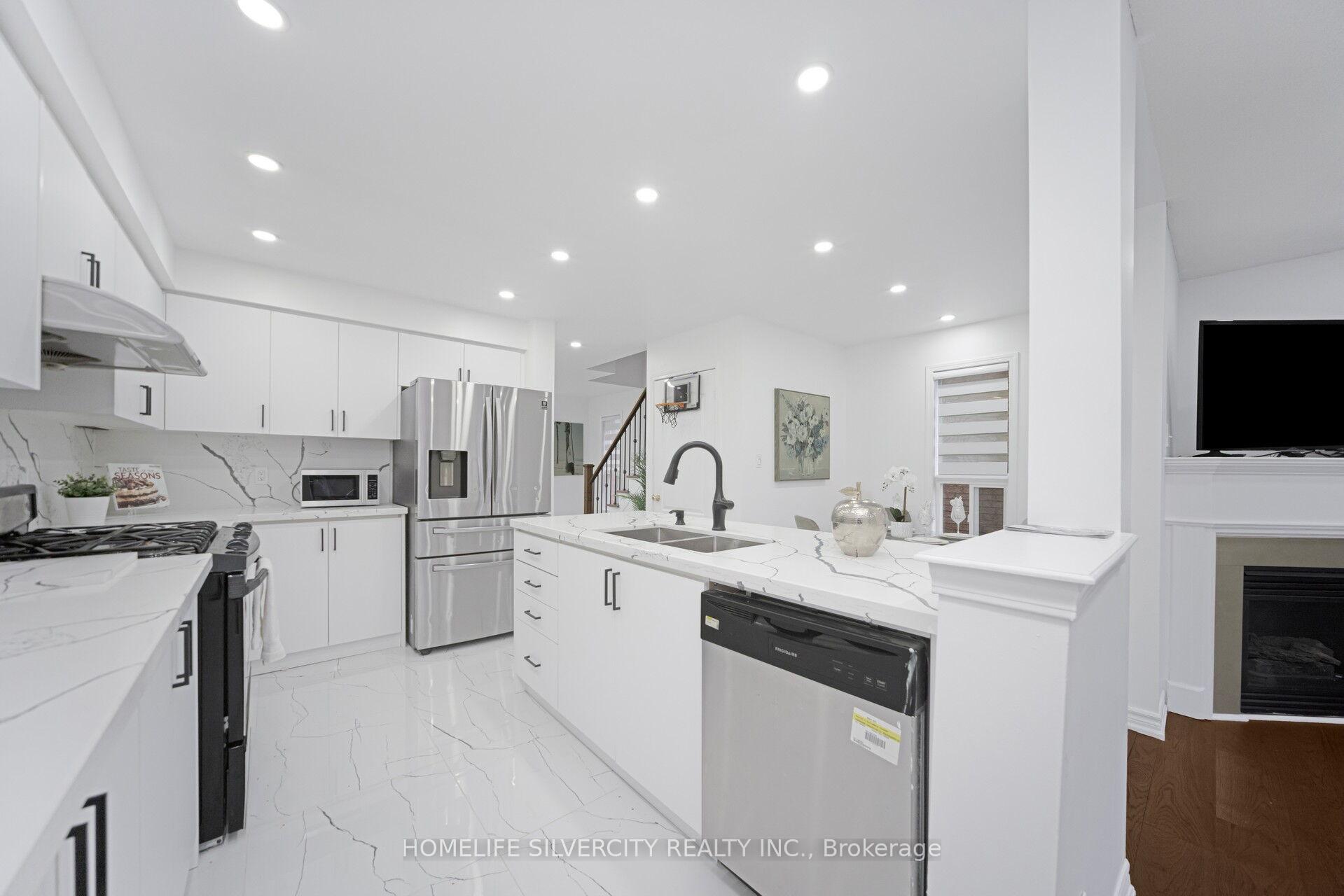 Photo 17 of 56 Cadillac Crescent S, Brampton, Fletcher's Meadow — HOMEH