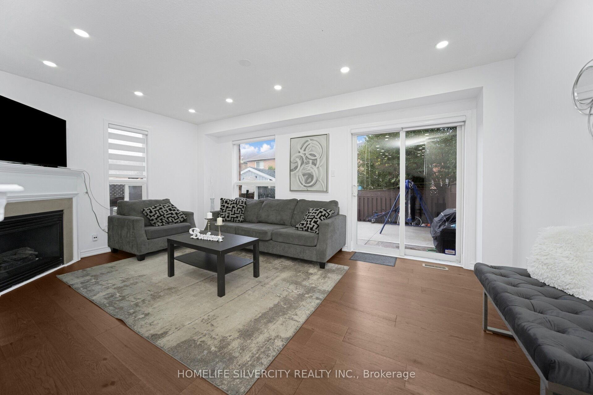 Photo 18 of 56 Cadillac Crescent S, Brampton, Fletcher's Meadow — HOMEH