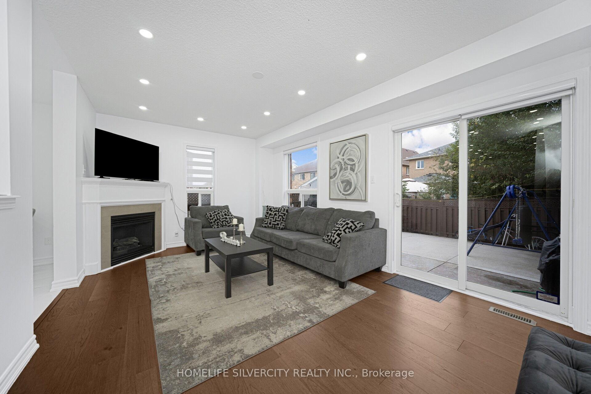 Photo 19 of 56 Cadillac Crescent S, Brampton, Fletcher's Meadow — HOMEH