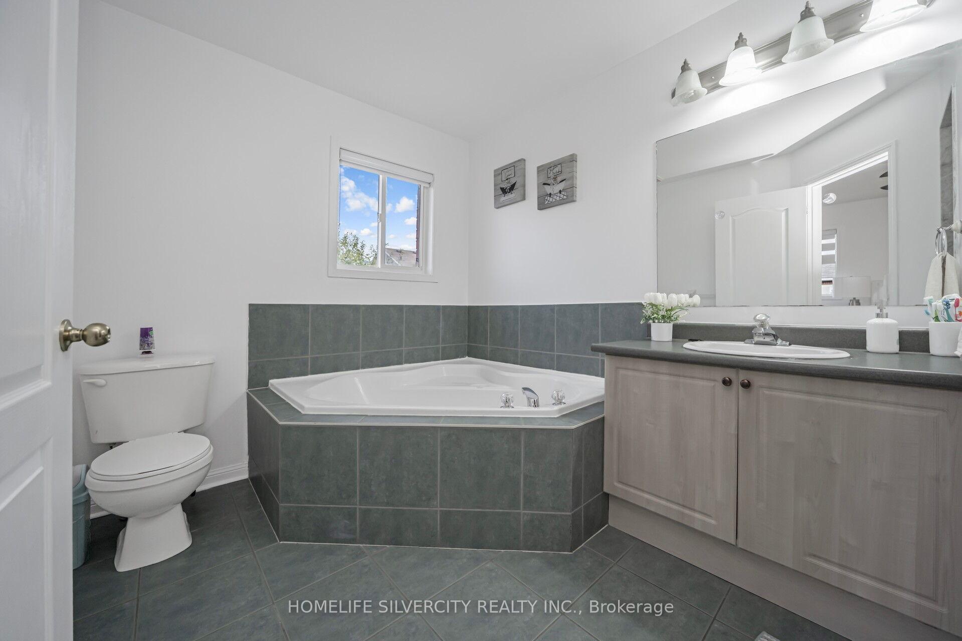 Photo 31 of 56 Cadillac Crescent S, Brampton, Fletcher's Meadow — HOMEH